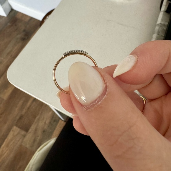 Like new Kendra Scott Gold ring - Picture 3 of 6